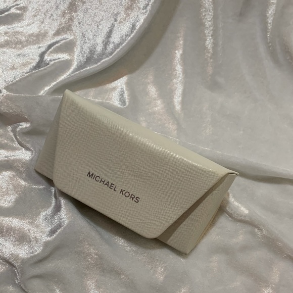 Michael Kors sunglasses in sage color with case - Picture 14 of 15